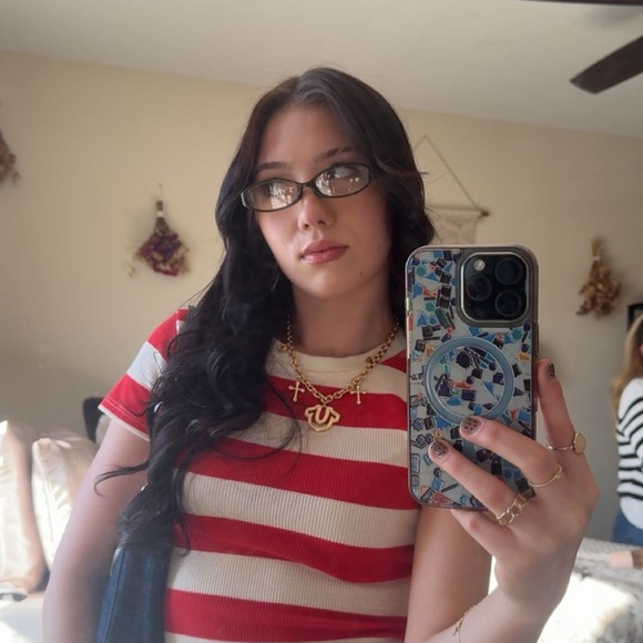 Meet your Posher, Laila - Picture 1 of 4